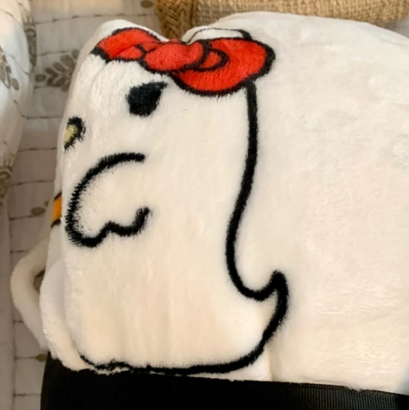Hello Kitty 90" x 90" Queen White Plush Halloween Blanket Witch Ghost Mummy - Picture 3 of 6